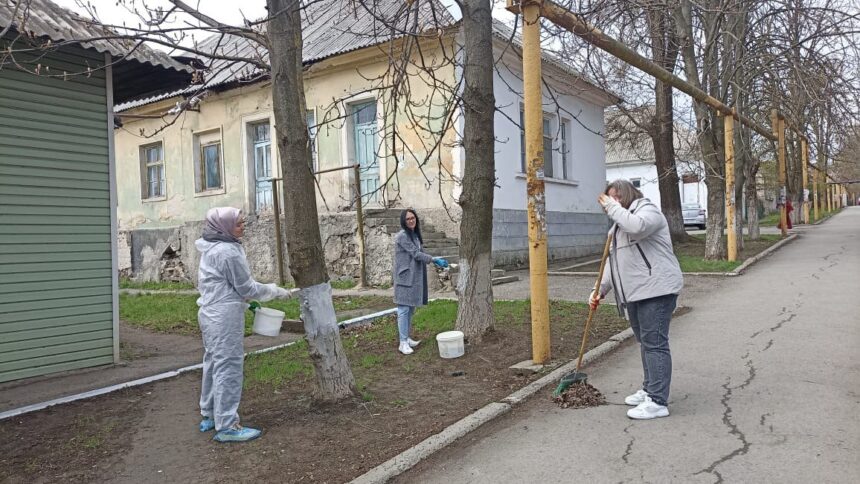 Сотрудники Городской поликлиники №2 города Шахты провели субботник